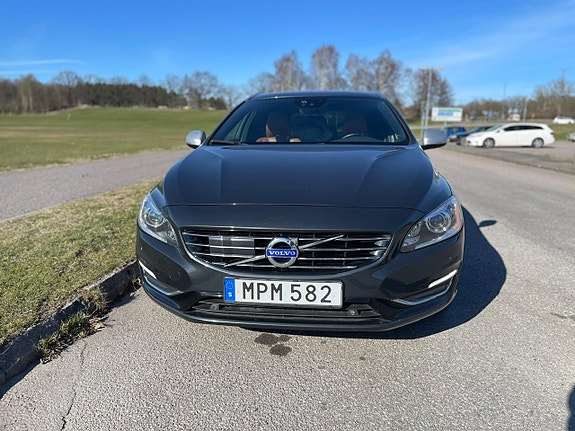 Volvo V60 2 of 18