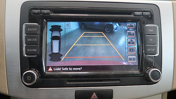 Volkswagen Passat Alltrack 14 of 18