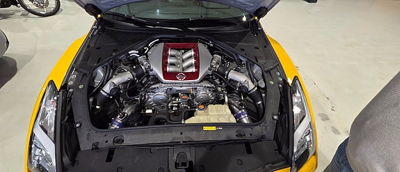 Nissan GT-R 18 of 22