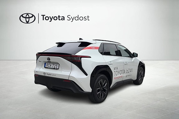 Toyota bZ4X 3 of 5