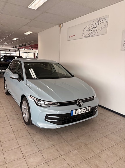 Volkswagen Golf VIII 2 of 4
