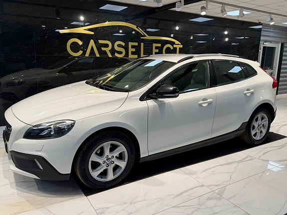 Volvo V40 Cross Country 2 of 24