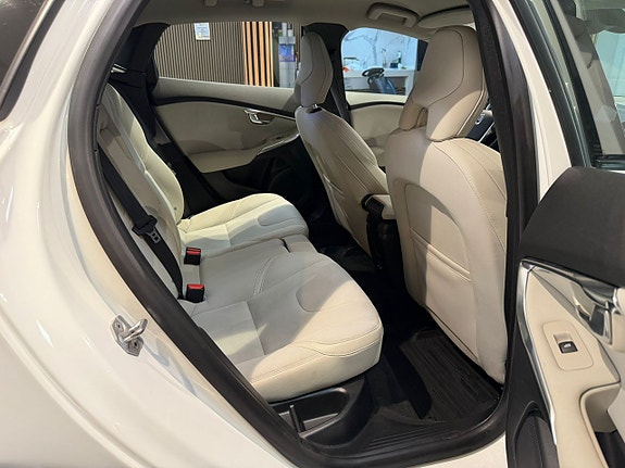 Volvo V40 Cross Country 17 of 24