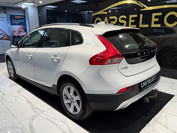 Volvo V40 Cross Country 3 of 24