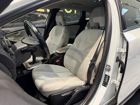 Volvo V40 Cross Country 15 of 24