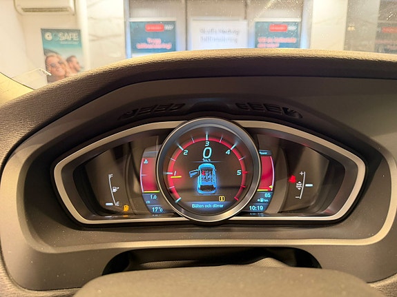 Volvo V40 Cross Country 11 of 24