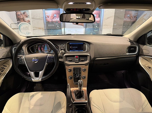 Volvo V40 Cross Country 9 of 24