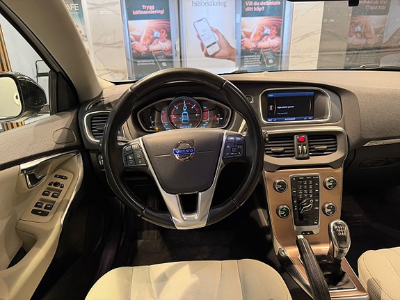 Volvo V40 Cross Country 10 of 24