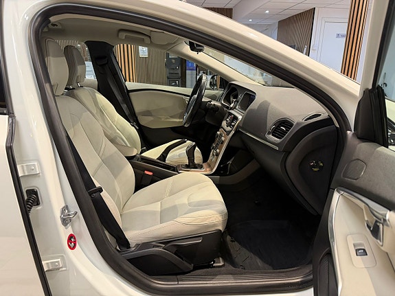 Volvo V40 Cross Country 18 of 24