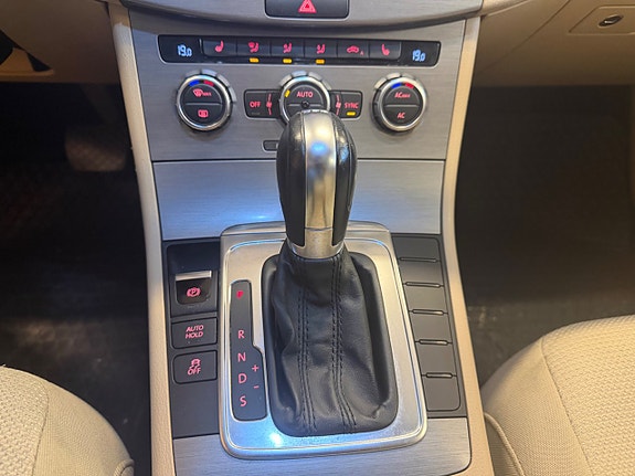 Volkswagen Passat 8 of 19