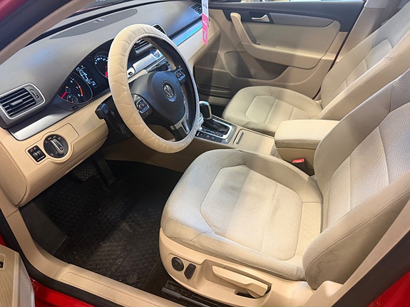 Volkswagen Passat 17 of 19