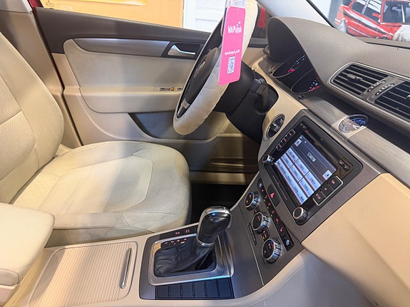 Volkswagen Passat 14 of 19