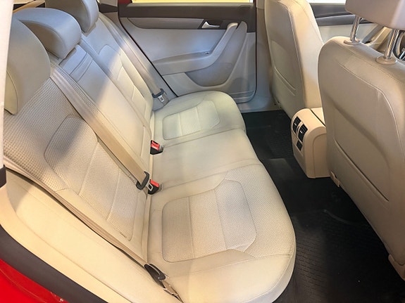 Volkswagen Passat 18 of 19