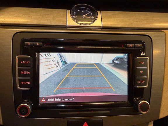 Volkswagen Passat 9 of 19