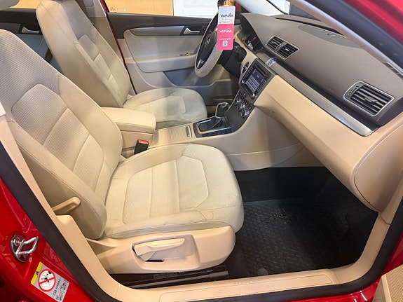 Volkswagen Passat 16 of 19