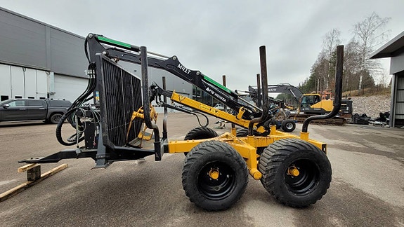 Skogsvagn FTG Moheda 121 med kran M41T