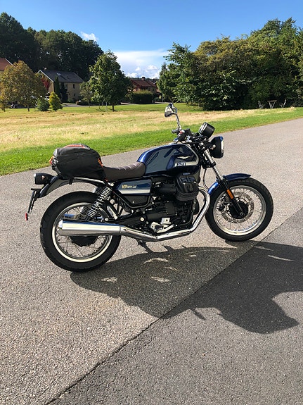 Moto Guzzi V7 Special Jubileums model 2 of 5