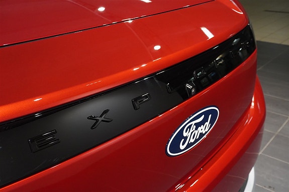 Ford Explorer 12 of 16