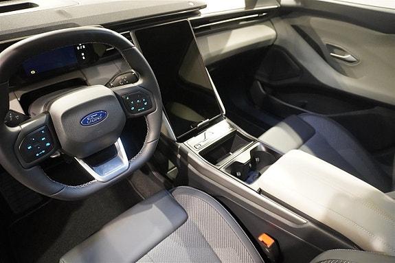 Ford Explorer 2 of 5