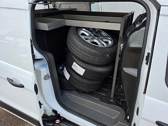Ford Transit Connect 8 of 20