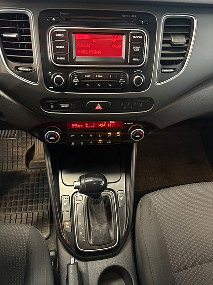 Kia Carens 6 of 9