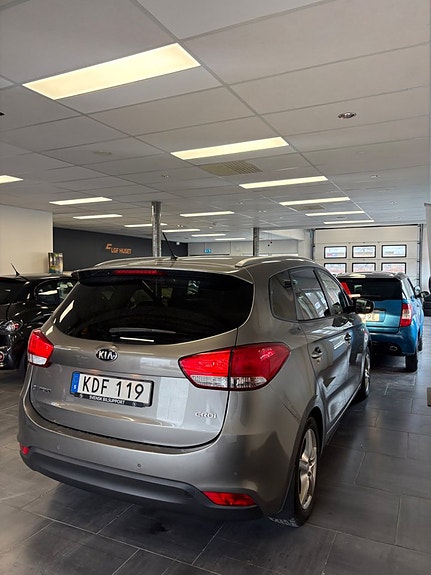 Kia Carens 3 of 5