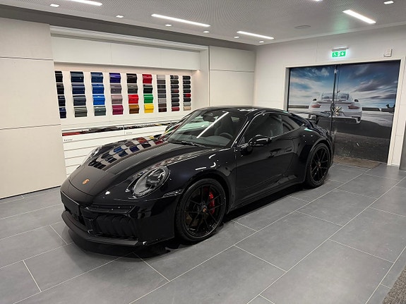 Porsche 911 Carrera 4 GTS