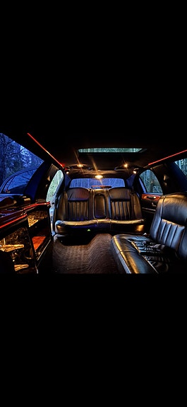 Lincoln Town Car 5 of 6