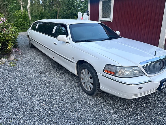 Lincoln Town Car 4 of 4
