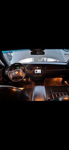Lincoln Town Car 6 of 6
