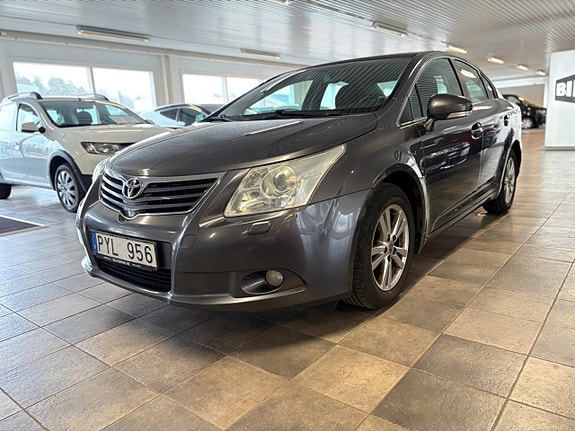 Toyota Avensis 2 of 5