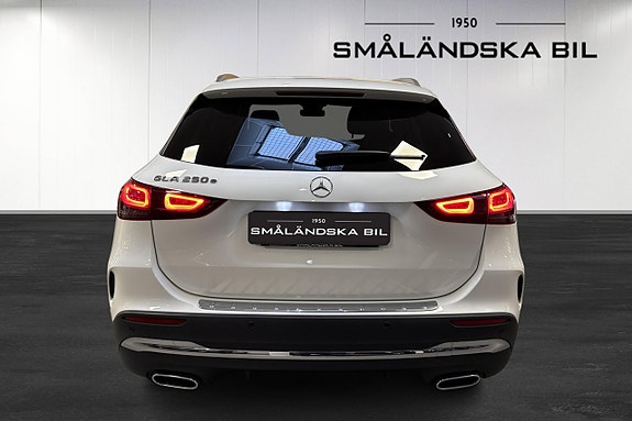 Mercedes-Benz GLA250 e 5 of 15