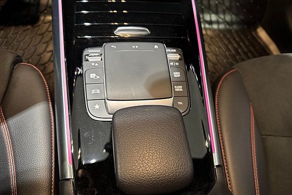 Mercedes-Benz GLA250 e 9 of 15
