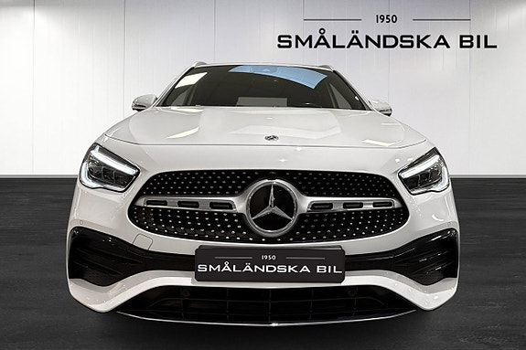 Mercedes-Benz GLA250 e 2 of 15