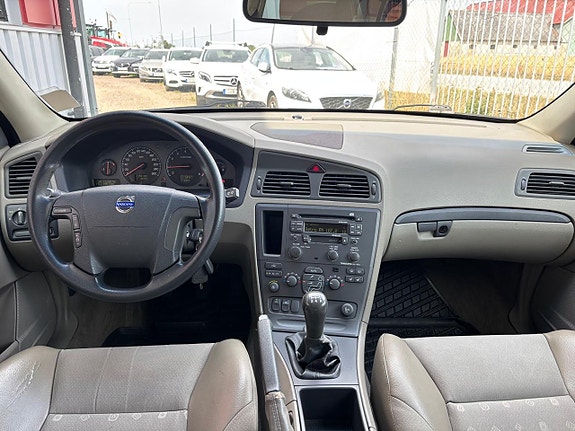 Volvo V70 9 of 18