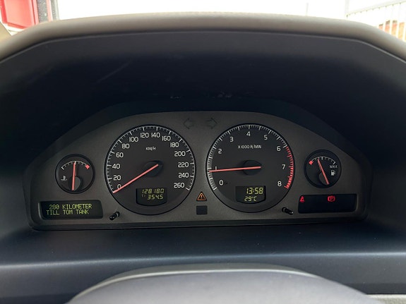 Volvo V70 13 of 18