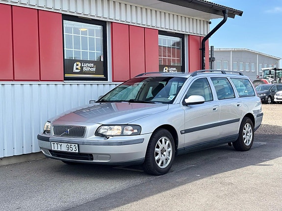 Volvo V70 2 of 18