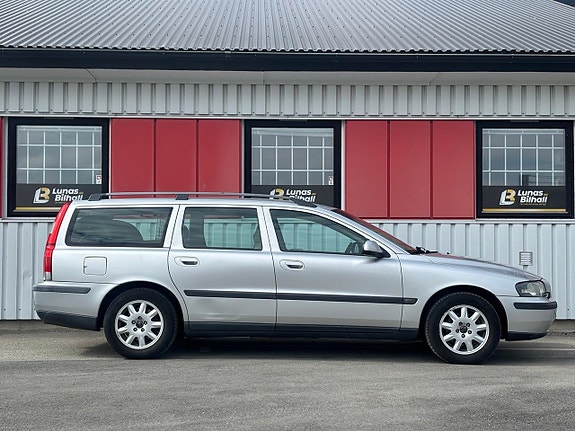 Volvo V70 6 of 16