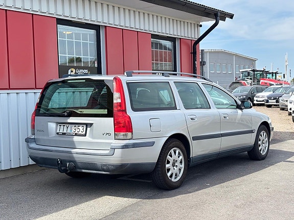 Volvo V70 7 of 18