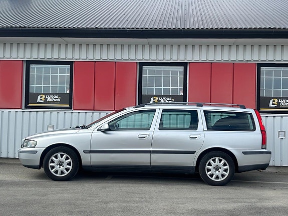 Volvo V70 3 of 16