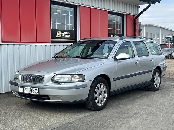 Volvo V70 2 of 16