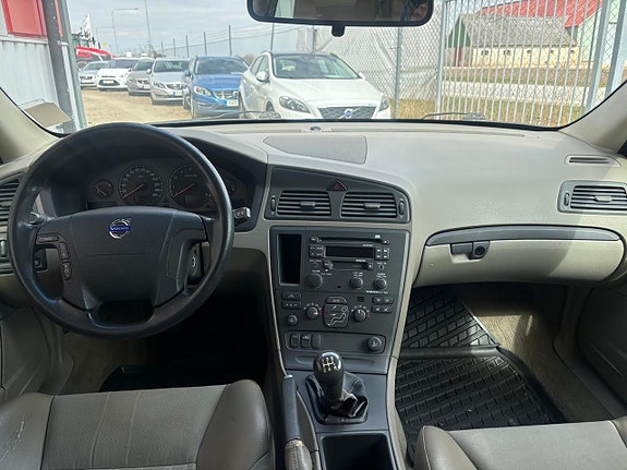 Volvo V70 9 of 16