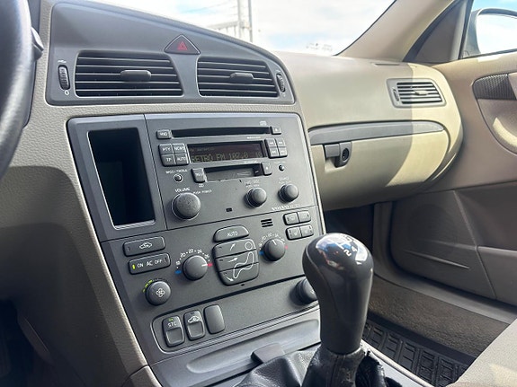 Volvo V70 13 of 16