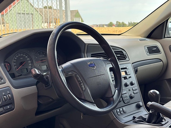 Volvo V70 8 of 18