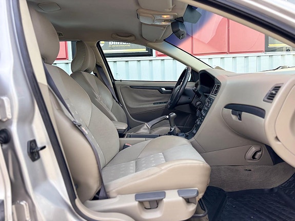 Volvo V70 16 of 18