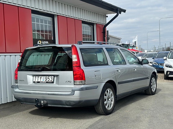 Volvo V70 7 of 16