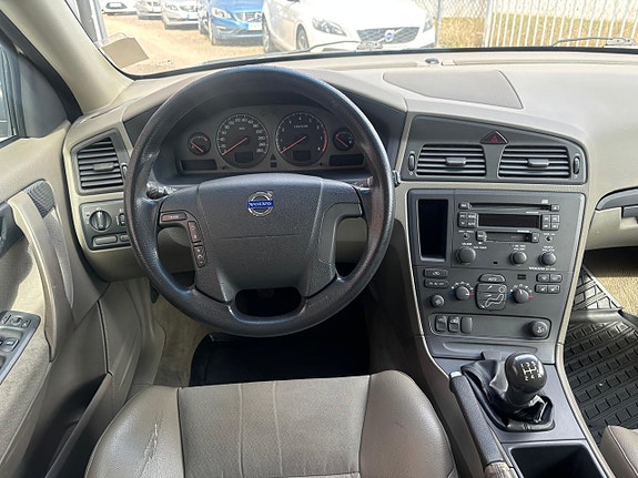 Volvo V70 11 of 16
