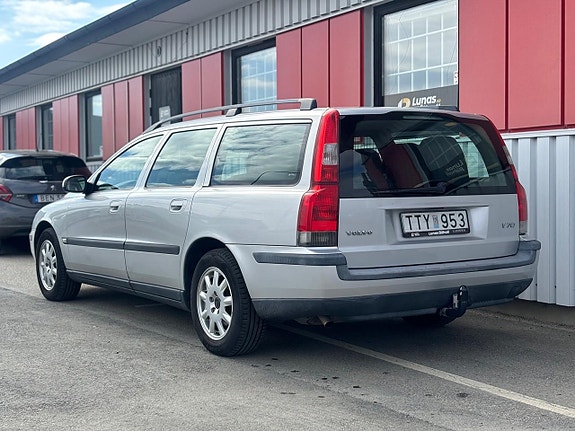 Volvo V70 4 of 16