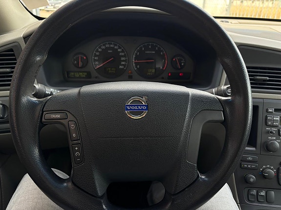 Volvo V70 12 of 18