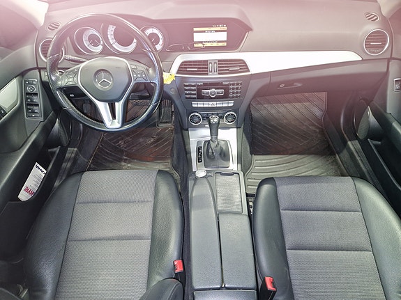 Mercedes-Benz C220 9 of 17